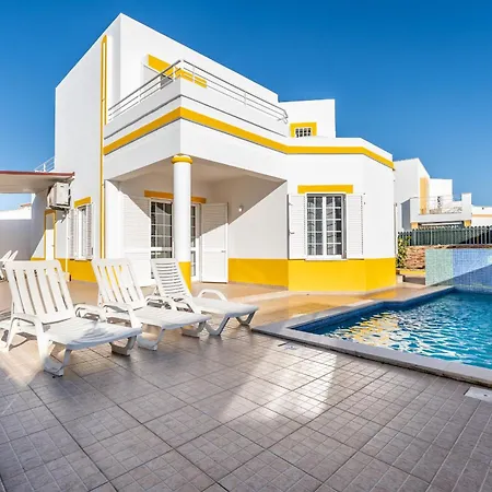 Pet-friendly With Private Pool Close To The וילה